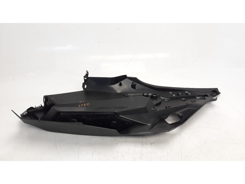 Recambio de moldura para bmw c 400 referencia OEM IAM 46638558576  