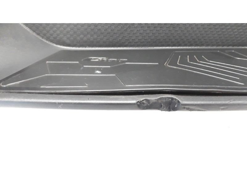 Recambio de moldura para bmw c 400 referencia OEM IAM 46638558575  