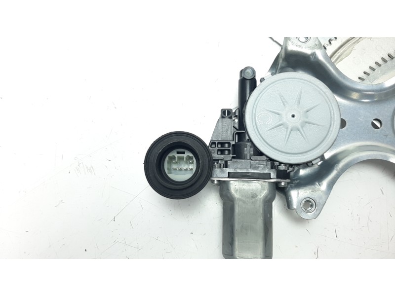 Recambio de elevalunas trasero derecho para toyota rav 4 referencia OEM IAM 6980342050  