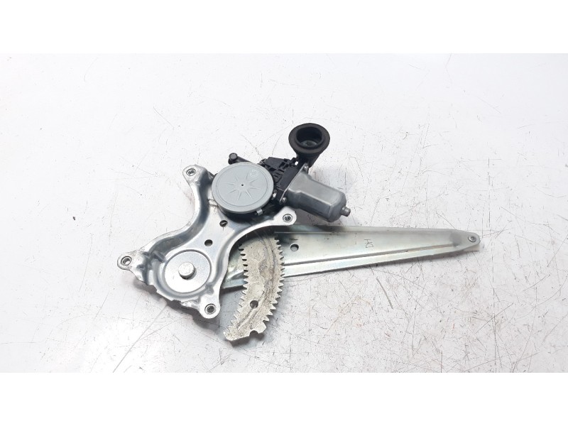 Recambio de elevalunas trasero izquierdo para toyota rav 4 referencia OEM IAM 6980442050  