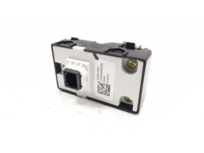 Recambio de mando elevalunas trasero derecho para kia ceed 1.0 tgdi cat referencia OEM IAM 93590J7050  