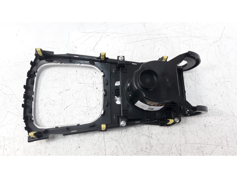Recambio de moldura para toyota avensis 1.8 16v cat referencia OEM IAM 5562505050  
