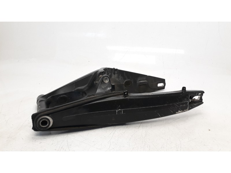 Recambio de puente trasero para honda cb 650r referencia OEM IAM 52200MKND50  