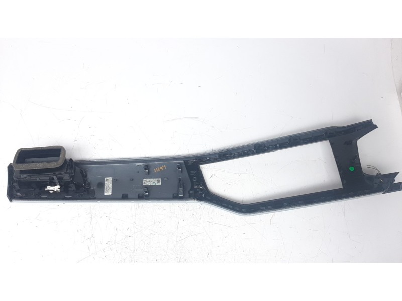 Recambio de moldura para volkswagen polo referencia OEM IAM 2G1858416AH  