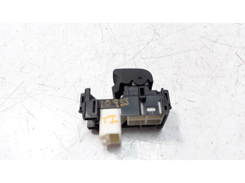 Recambio de mando elevalunas trasero izquierdo para toyota rav 4 referencia OEM IAM 848100D030  