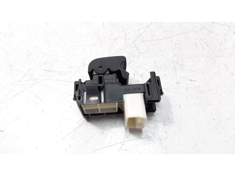 Recambio de mando elevalunas trasero izquierdo para toyota rav 4 referencia OEM IAM 848100D030  