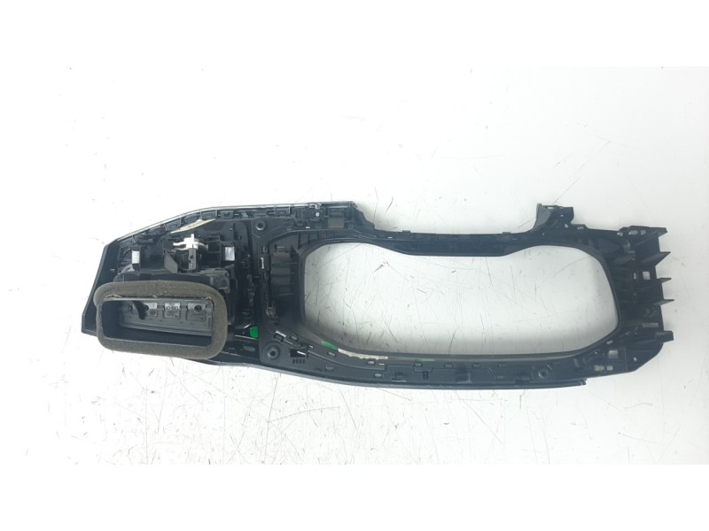 Recambio de moldura para volkswagen polo referencia OEM IAM 2G1858415  