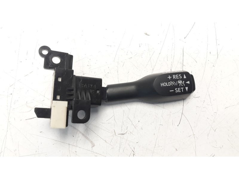 Recambio de mando volante para toyota rav 4 referencia OEM IAM 18A174  