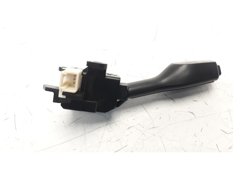 Recambio de mando volante para toyota rav 4 referencia OEM IAM 18A174  