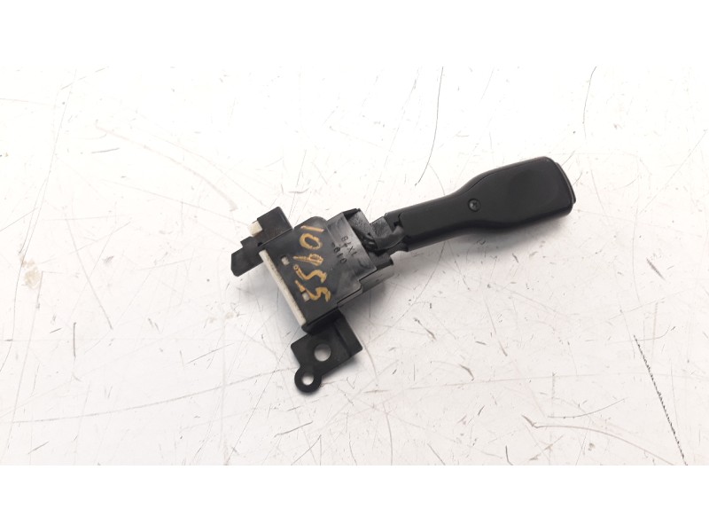 Recambio de mando volante para toyota rav 4 referencia OEM IAM 18A174  