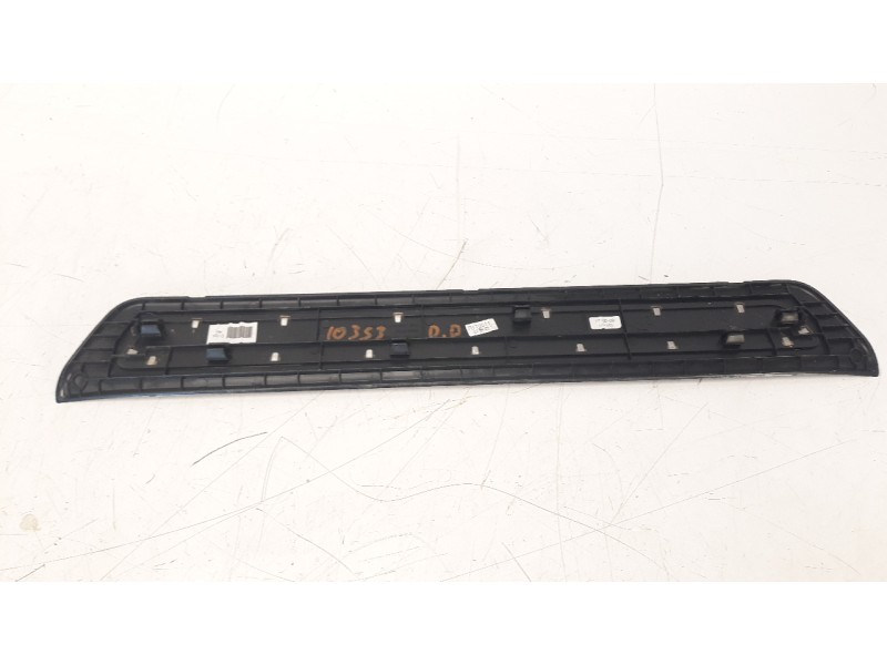 Recambio de moldura para kia niro referencia OEM IAM 85883G5100  
