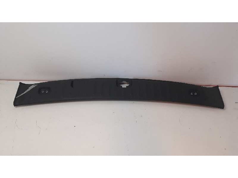 Recambio de molduras traseras para volkswagen caddy furgón/kombi referencia OEM IAM 2K0864583M  