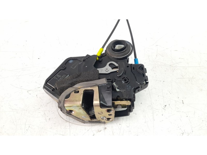 Recambio de cerradura puerta trasera izquierda para toyota land cruiser (j12) 3.0 turbodiesel referencia OEM IAM 6906060090  