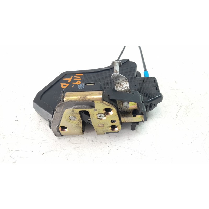 Recambio de cerradura puerta trasera derecha para toyota land cruiser (j12) 3.0 turbodiesel referencia OEM IAM 6905060090  