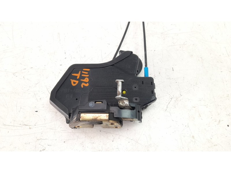 Recambio de cerradura puerta trasera derecha para toyota land cruiser (j12) 3.0 turbodiesel referencia OEM IAM 6905060090  