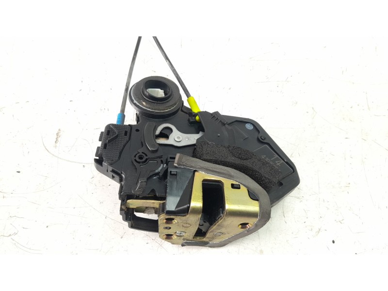 Recambio de cerradura puerta trasera derecha para toyota land cruiser (j12) 3.0 turbodiesel referencia OEM IAM 6905060090  