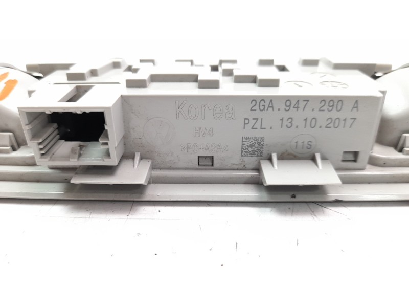 Recambio de luz interior para volkswagen polo referencia OEM IAM 2GA947290  