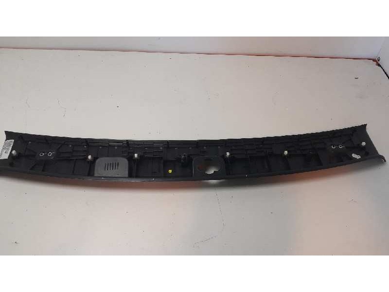 Recambio de molduras traseras para volkswagen caddy furgón/kombi referencia OEM IAM 2K0864583M  