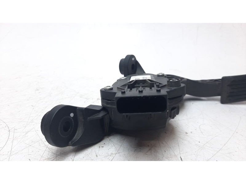 Recambio de potenciometro pedal para hyundai i20 1.2 16v cat referencia OEM IAM 327001S000  