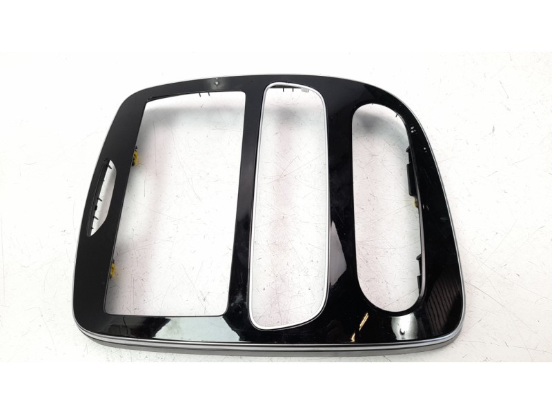 Recambio de moldura para renault clio iv 1.5 dci diesel fap referencia OEM IAM 682600568R  