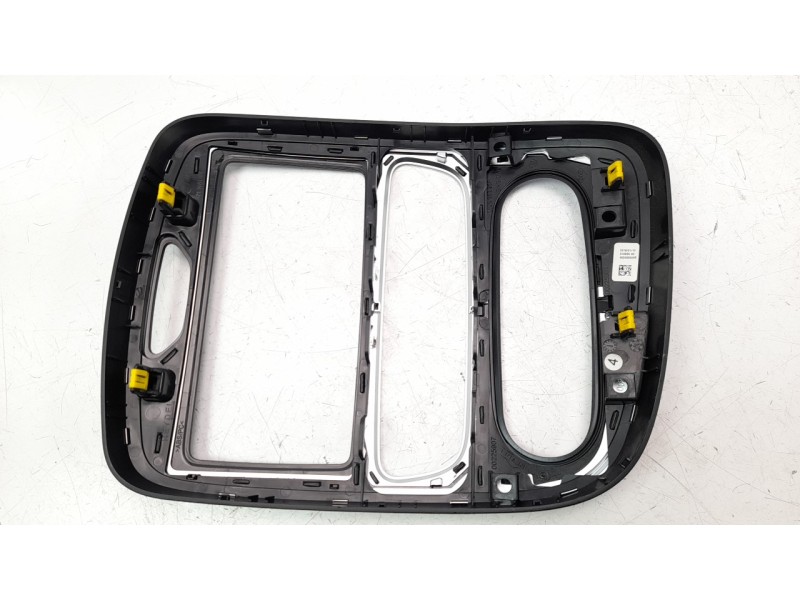 Recambio de moldura para renault clio iv 1.5 dci diesel fap referencia OEM IAM 682600568R  