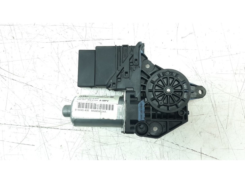 Recambio de motor elevalunas trasero derecho para volkswagen touran (1t3) 2.0 tdi referencia OEM IAM 0130821566  