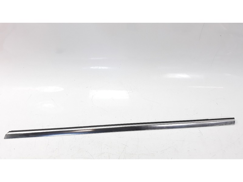 Recambio de moldura para mercedes-benz clase a (w176) 2.1 cdi cat referencia OEM IAM A1767250082  