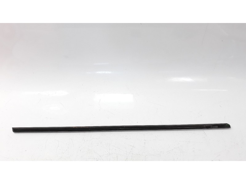 Recambio de moldura para mercedes-benz clase a (w176) 2.1 cdi cat referencia OEM IAM A1767250082  