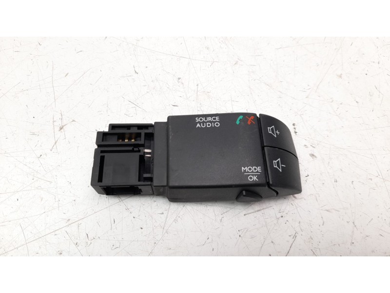 Recambio de mando multifuncion para renault clio iv 1.5 dci diesel fap referencia OEM IAM 255522448R  