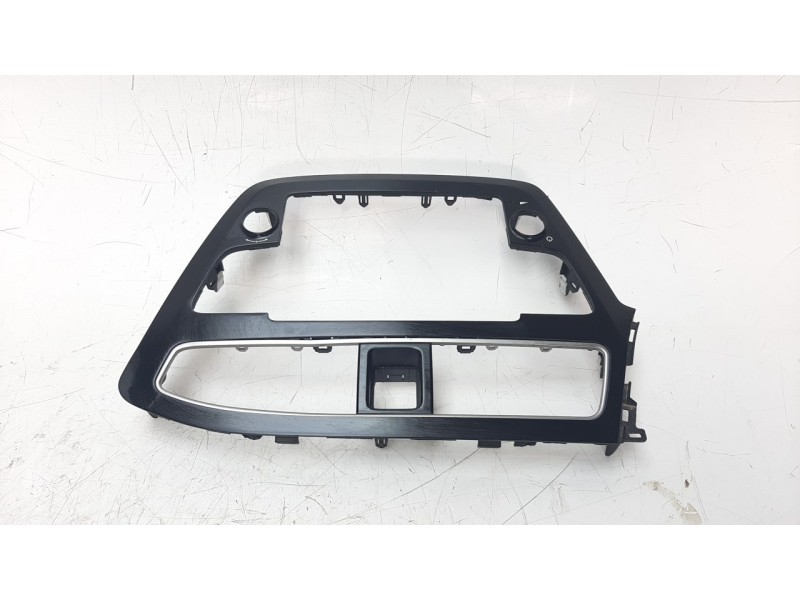 Recambio de moldura para hyundai i20 1.2 16v cat referencia OEM IAM 84740C8ACO  