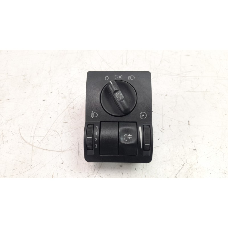 Recambio de mando luces para opel corsa c 1.7 16v di cat (y 17 dtl / lk8) referencia OEM IAM 9116613  