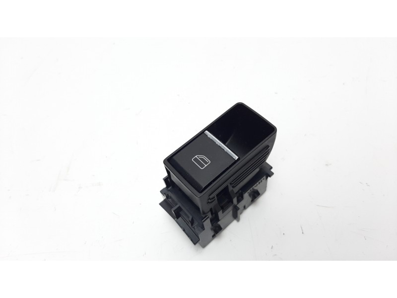 Recambio de mando elevalunas trasero derecho para mazda 3 berlina (bp) referencia OEM IAM BDGF66370  