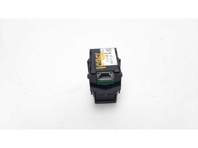 Recambio de mando elevalunas trasero derecho para mazda 3 berlina (bp) referencia OEM IAM BDGF66370  