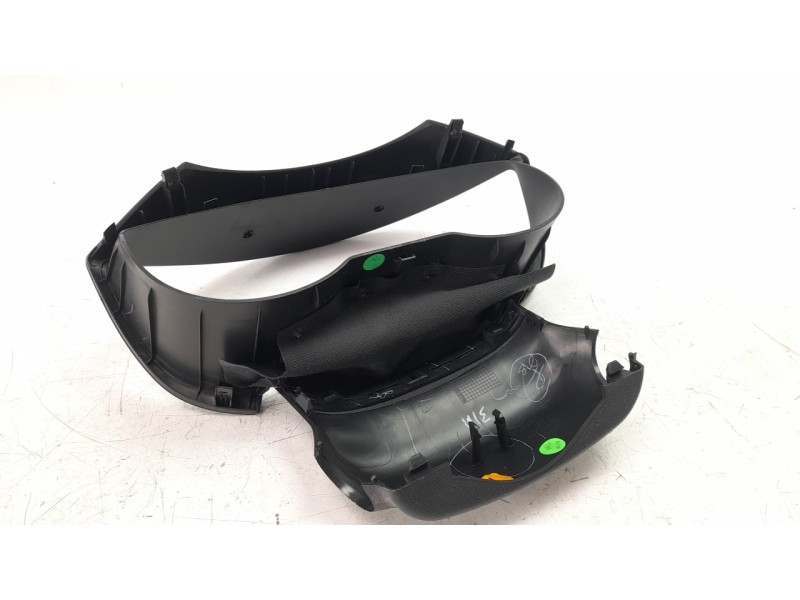 Recambio de moldura para hyundai i20 1.2 16v cat referencia OEM IAM 848301J000  