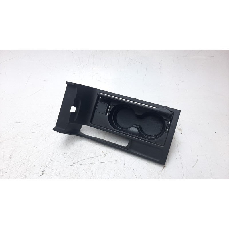 Recambio de apoyabrazos central para mazda 3 berlina (bk) 1.6 cd diesel cat referencia OEM IAM BP4K64431  