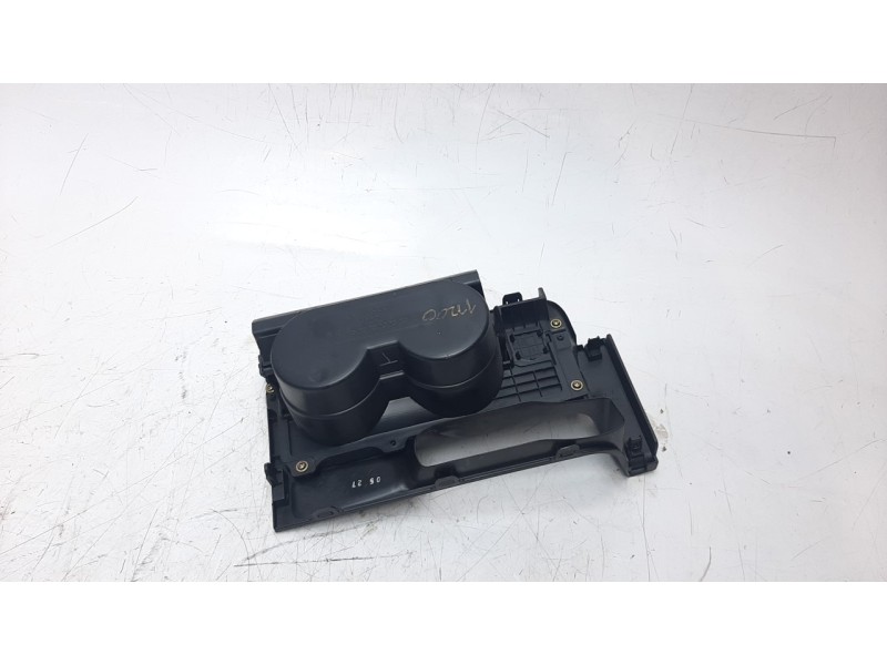 Recambio de apoyabrazos central para mazda 3 berlina (bk) 1.6 cd diesel cat referencia OEM IAM BP4K64431  