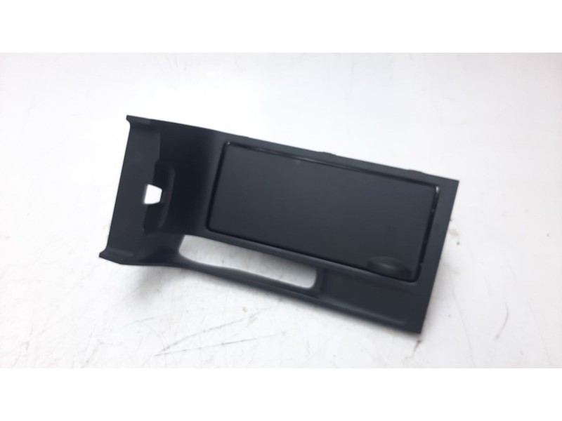 Recambio de apoyabrazos central para mazda 3 berlina (bk) 1.6 cd diesel cat referencia OEM IAM BP4K64431  