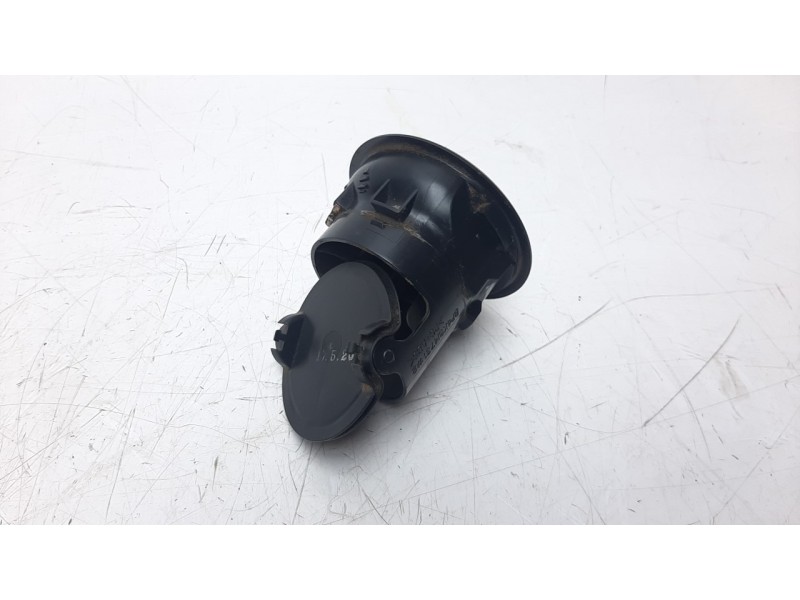 Recambio de rejilla aireadora para mazda 3 berlina (bk) 1.6 cd diesel cat referencia OEM IAM BP4KGM731  