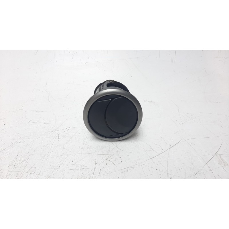 Recambio de rejilla aireadora para mazda 3 berlina (bk) 1.6 cd diesel cat referencia OEM IAM BP4KGM731  