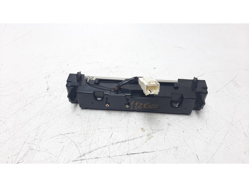 Recambio de pantalla multifuncion para mazda 3 berlina (bk) 1.6 cd diesel cat referencia OEM IAM BP4R611J0A  
