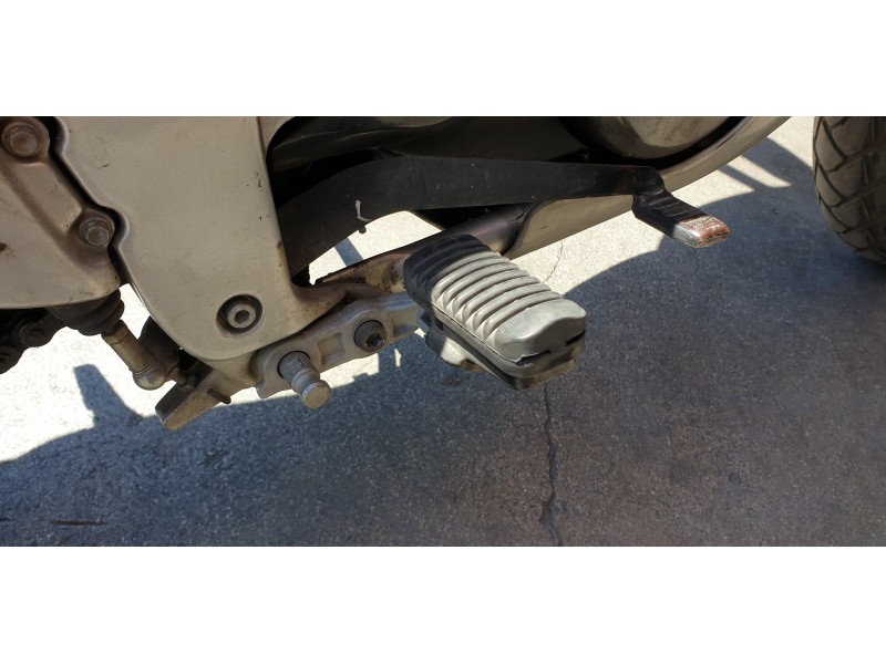 Recambio de estribo para aprilia pegaso 125 / 600 / 650 pegaso 650 referencia OEM IAM AP8146485  