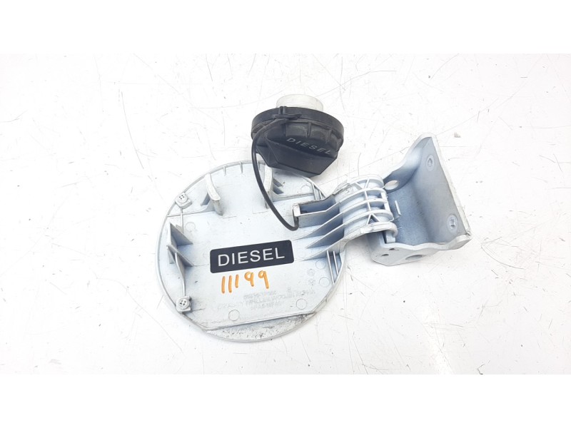 Recambio de tapa exterior combustible para kia venga 1.6 crdi cat referencia OEM IAM 695101P000  