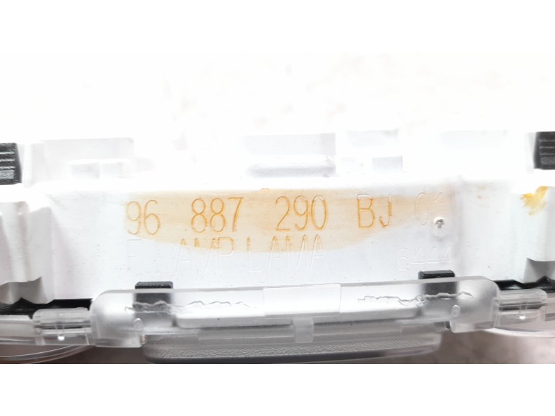 Recambio de luz interior para citroen c4 cactus 1.6 blue-hdi fap referencia OEM IAM 9801287677  