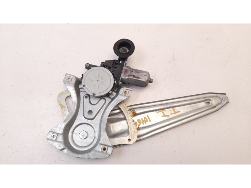 Recambio de elevalunas trasero izquierdo para toyota yaris 1.5 16v cat referencia OEM IAM 698400D220  