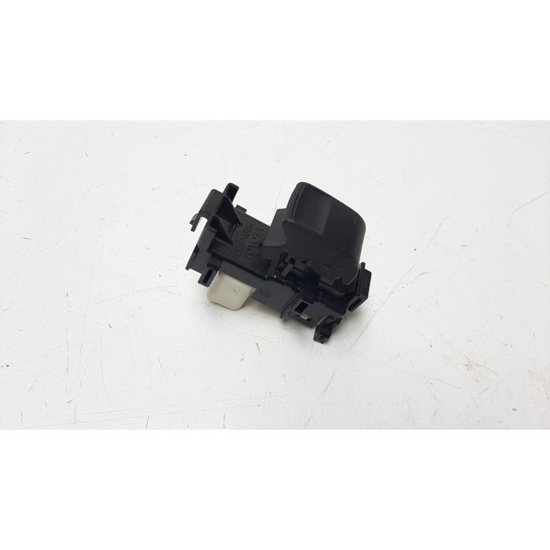 Recambio de mando elevalunas delantero derecho para toyota yaris 1.5 16v cat referencia OEM IAM 848100D030 8292B7N 