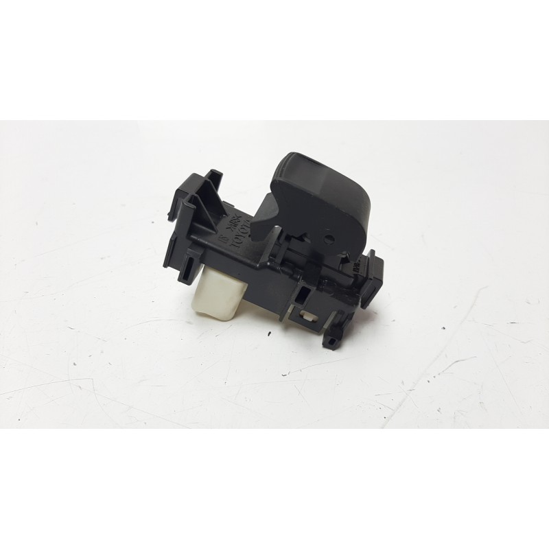 Recambio de mando elevalunas trasero izquierdo para toyota yaris 1.5 16v cat referencia OEM IAM 848100D030 8292B7N 