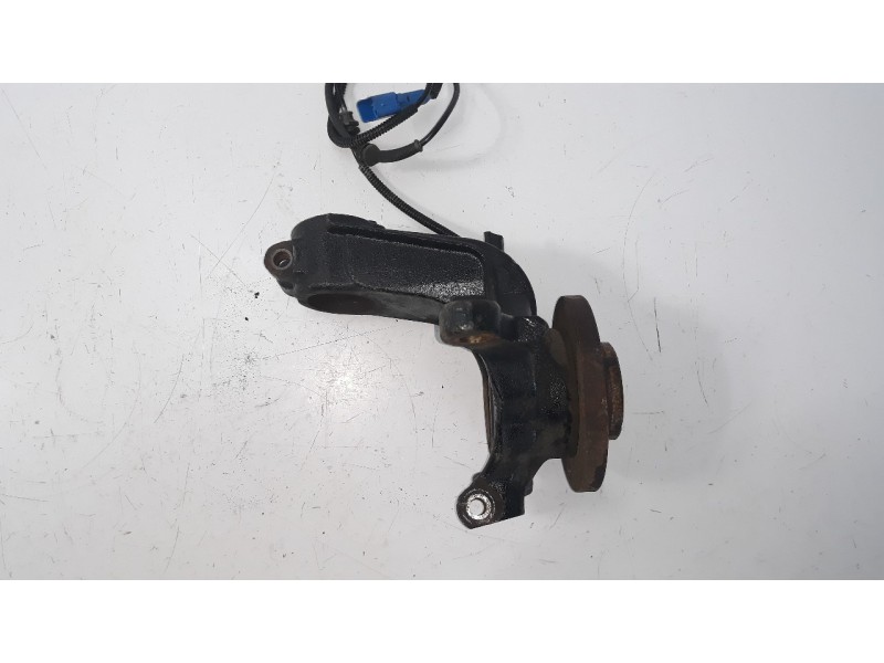 Recambio de mangueta delantera derecha para peugeot 208 1.6 16v hdi fap referencia OEM IAM 364790  