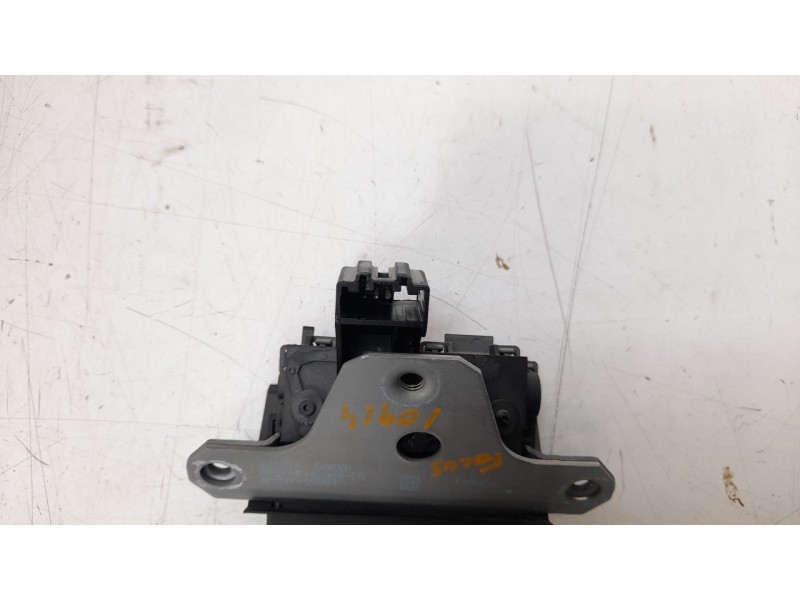 Recambio de cerradura maletero / porton para ford focus lim. referencia OEM IAM 8M51R442A66CA  