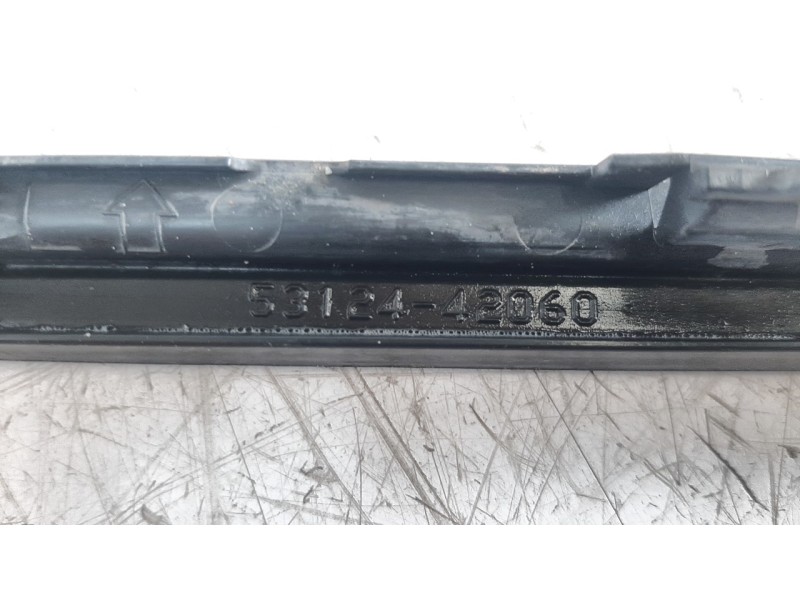 Recambio de moldura para toyota rav4 referencia OEM IAM 5312442060  