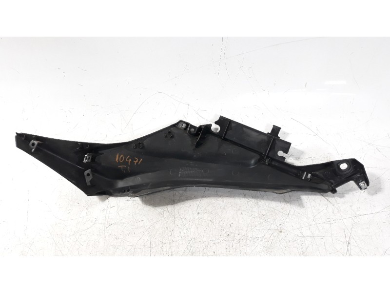 Recambio de moldura para yamaha x-max 125 referencia OEM IAM B74F172A00  